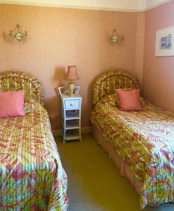 באת' Lauras Townhouse Apartments Dressmakers Salon מראה חיצוני תמונה
