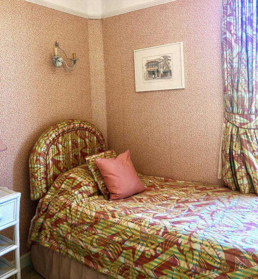 באת' Lauras Townhouse Apartments Dressmakers Salon מראה חיצוני תמונה
