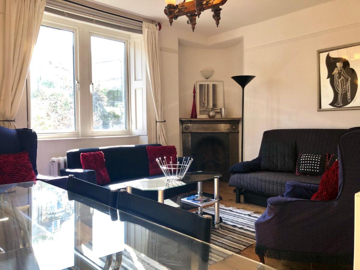 באת' Lauras Townhouse Apartments Dressmakers Salon מראה חיצוני תמונה